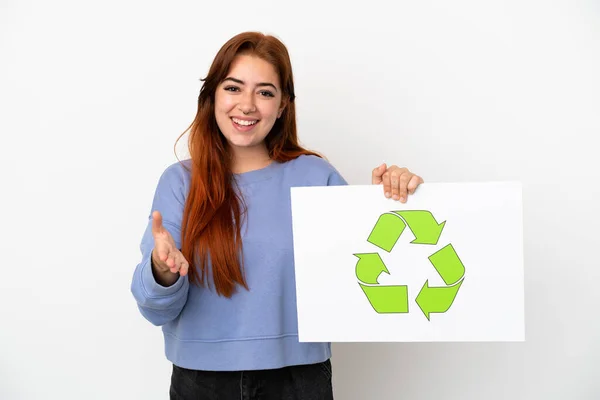 Jonge Roodharige Vrouw Geïsoleerd Witte Achtergrond Met Een Bordje Met — Stockfoto