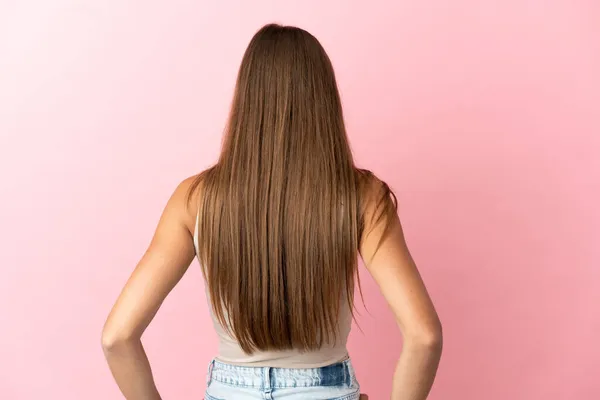 Junge Frau Über Isoliertem Rosa Hintergrund Rückenlage — Stockfoto