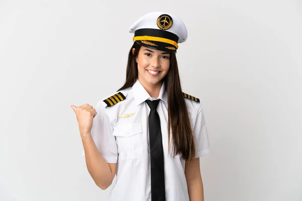 Brazylijska Dziewczyna Samolot Pilot Izolowanym Białym Tle Wskazując Bok Aby — Zdjęcie stockowe