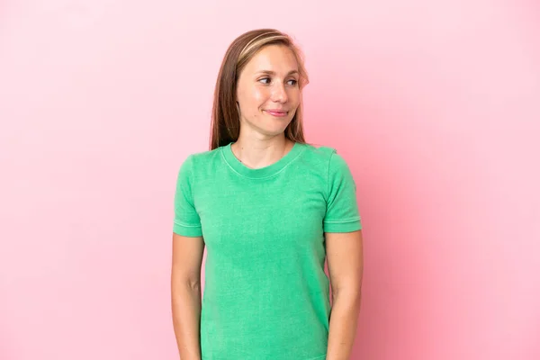 Young English Woman Isolated Pink Background Having Doubts While Looking — Stock Photo, Image