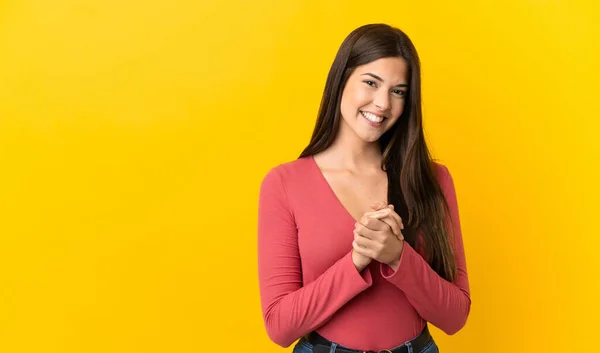 Teenager Brasilianische Mädchen Über Isolierten Gelben Hintergrund Lachen — Stockfoto