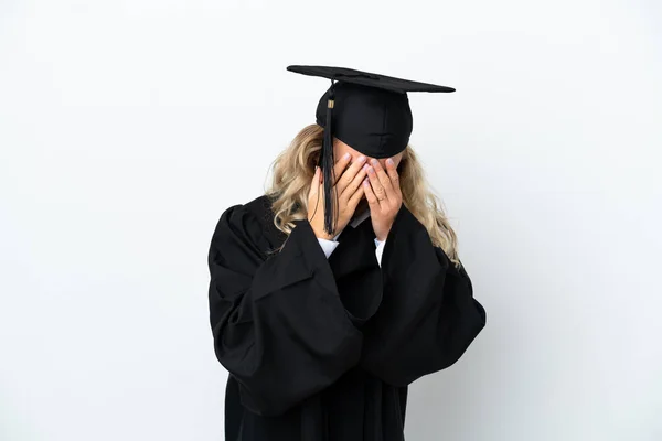 Junge Universitätsabsolventin Isoliert Auf Weißem Hintergrund Mit Müdem Und Krankem — Stockfoto