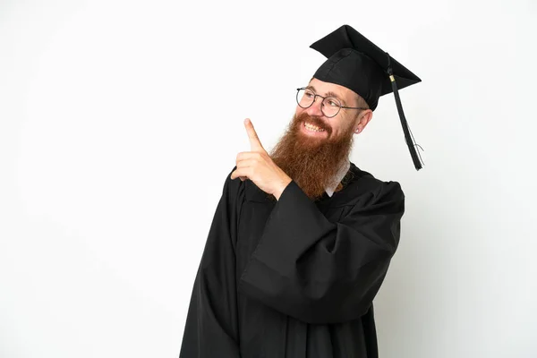 Fiatal Egyetemi Diplomás Vöröses Férfi Elszigetelt Fehér Háttér Azzal Szándékkal — Stock Fotó