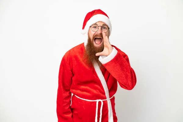 Рідний Чоловік Замаскований Санта Клаус Ізольований Білому Крику Відкритим Ротом — стокове фото