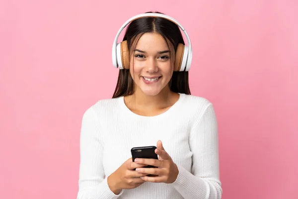Tini Lány Elszigetelt Kék Háttér Hallgat Zenét Egy Mobil Néz — Stock Fotó