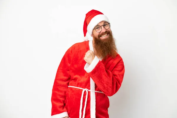 Hombre Rojizo Disfrazado Santa Claus Aislado Blanco Celebrando Una Victoria —  Fotos de Stock