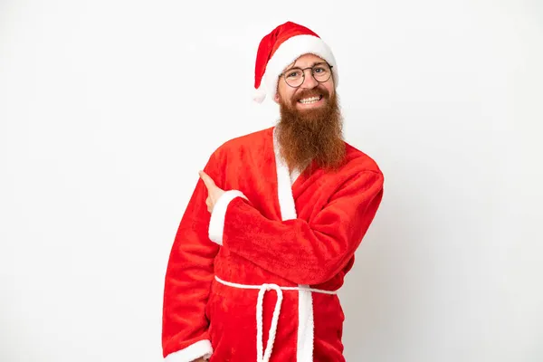 Hombre Rojizo Disfrazado Santa Claus Aislado Blanco Apuntando Hacia Atrás —  Fotos de Stock