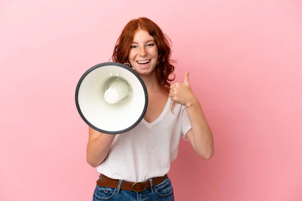 Teenager Reddish Woman Isolated Pink Background Shouting Megaphone Announce Something — Stock Photo, Image