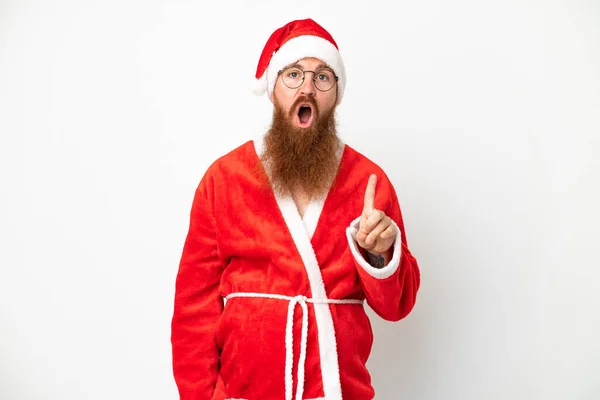 Reddish Άνθρωπος Μεταμφιεσμένος Santa Claus Απομονώνονται Λευκό Σκοπεύοντας Πραγματοποιήσει Λύση — Φωτογραφία Αρχείου