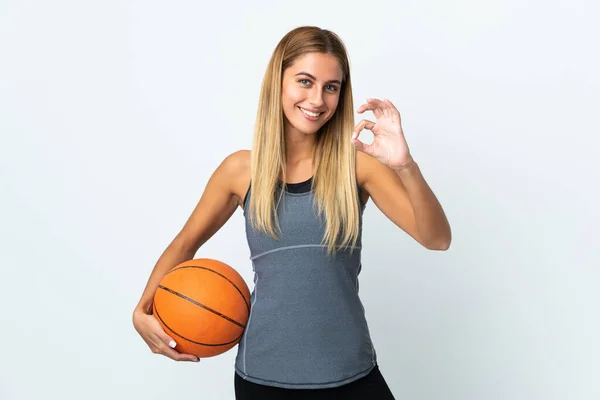 Genç Bayan Öğrenci Beyaz Arka Planda Izole Edilmiş Basketbol Oynuyor — Stok fotoğraf