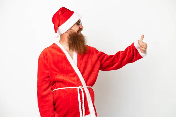 Красноватый Человек Замаскированный Санта Клауса Изолированный Белом Показывая Большой Палец — стоковое фото