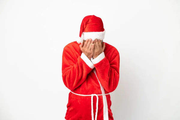 Красноватый Человек Замаскированный Санта Клауса Изолированный Белом Усталым Больным Выражением — стоковое фото