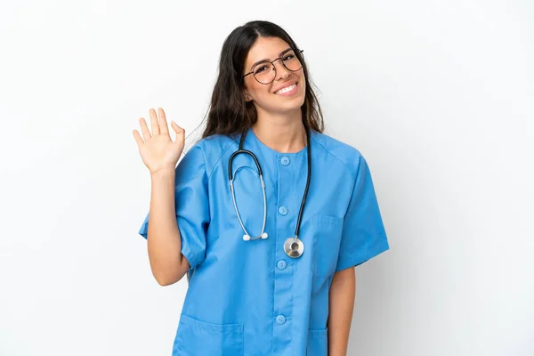 年轻的外科医生 高加索妇女 因白种人背景而被隔离 手牵着手愉快地打招呼 — 图库照片