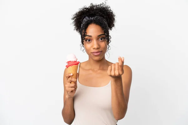 Mujer Afroamericana Joven Con Helado Corneta Aislado Sobre Fondo Blanco —  Fotos de Stock