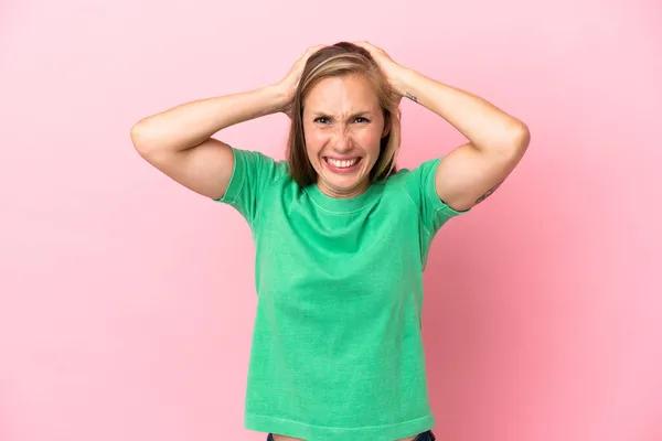 Jong Engels Vrouw Geïsoleerd Roze Achtergrond Doen Nerveuze Gebaar — Stockfoto