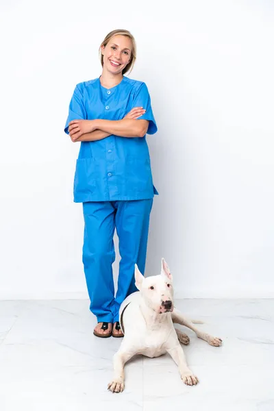 Giovane Veterinario Donna Inglese Con Cane Isolato Sfondo Bianco Sorridente — Foto Stock