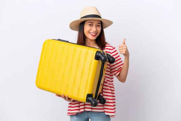 Νεαρή Βιετναμέζα Γυναίκα Απομονωμένη Λευκό Φόντο Διακοπές Ταξιδιωτική Βαλίτσα Και — Φωτογραφία Αρχείου