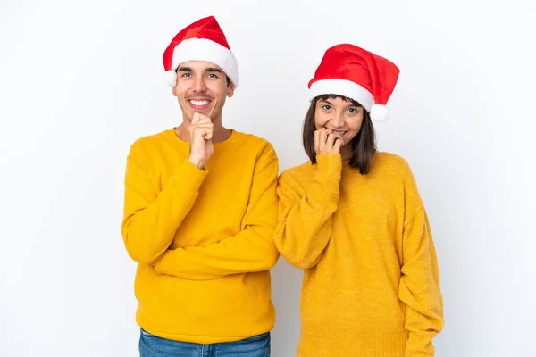 Jong Gemengd Ras Paar Vieren Kerstmis Geïsoleerd Witte Achtergrond Glimlachen — Stockfoto