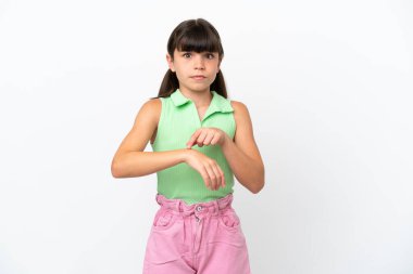 Beyaz arka planda izole edilmiş küçük beyaz çocuk geç kalma hareketi yapıyor.
