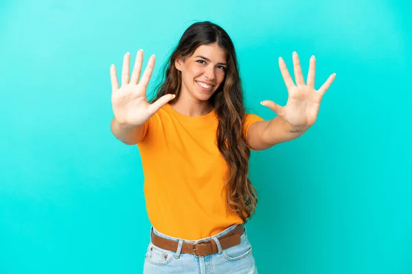 Jonge Blanke Vrouw Geïsoleerd Blauwe Achtergrond Tellen Tien Met Vingers — Stockfoto