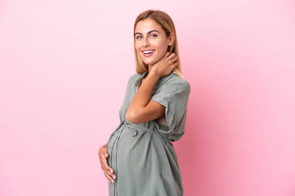 Νεαρή Ουρουγουανή Γυναίκα Απομονωμένη Μπλε Φόντο Έγκυος Και Ευτυχισμένη — Φωτογραφία Αρχείου