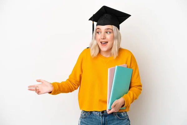 Joven Universidad Caucásica Mujer Graduado Aislado Blanco Fondo Con Sorpresa —  Fotos de Stock