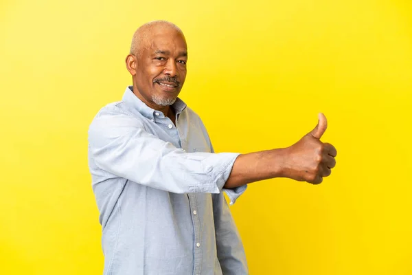 Cuban Senior Isolated Yellow Background Giving Thumbs Gesture — Stock Photo, Image