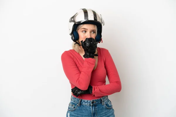 Mujer Joven Caucásica Con Casco Moto Aislado Sobre Fondo Blanco —  Fotos de Stock