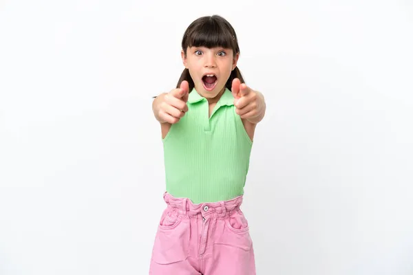 Pequeño Niño Caucásico Aislado Sobre Fondo Blanco Sorprendido Apuntando Hacia —  Fotos de Stock