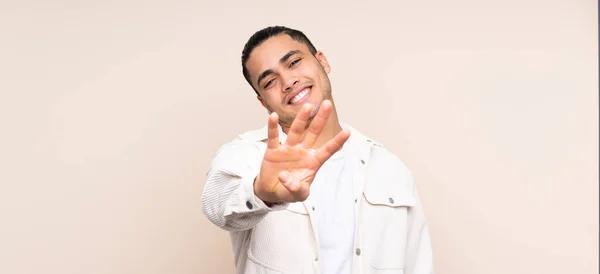 Asiático Bonito Homem Sobre Isolado Fundo Feliz Contando Quatro Com — Fotografia de Stock