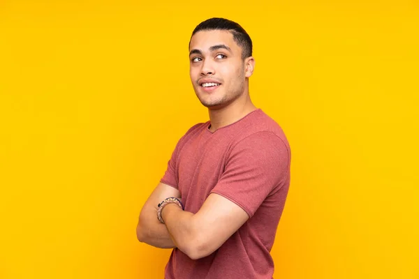 Asian Handsome Man Isolated Yellow Background Surprise Expression While Looking — Stock Photo, Image
