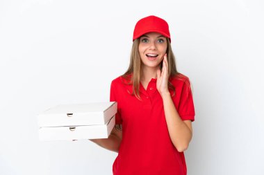 Litvanyalı kadın beyaz arka planda izole edilmiş, şaşırmış ve şok olmuş bir yüz ifadesi var.