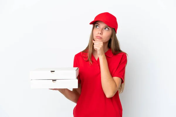 Pizza Entrega Lituana Mulher Isolada Fundo Branco Olhando Para Cima — Fotografia de Stock
