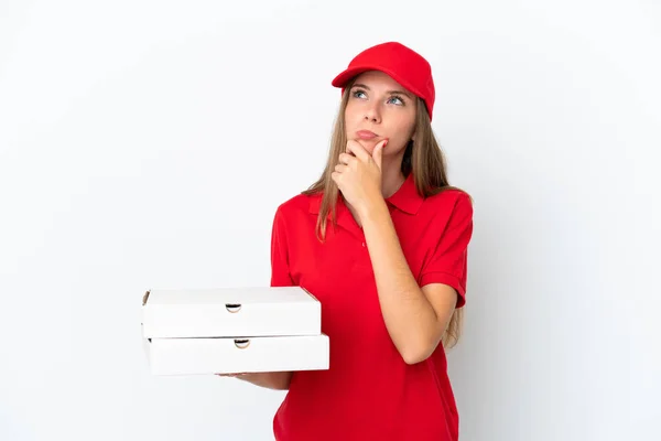 Pizza Entrega Lituana Mulher Isolada Fundo Branco Com Dúvidas — Fotografia de Stock