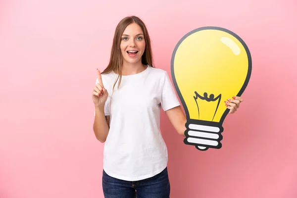 Young Lithuanian Woman Isolated Pink Background Holding Bulb Icon Thinking — Stock Photo, Image