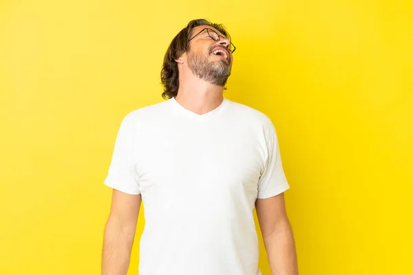 Senior Nederlandse Man Geïsoleerd Gele Achtergrond Lachen — Stockfoto