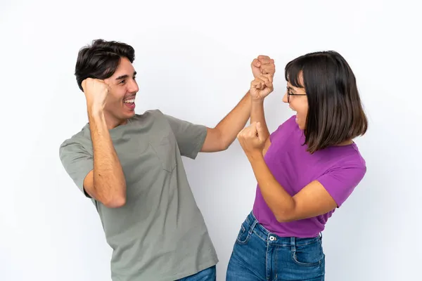 Jeune Couple Isolé Sur Fond Blanc Isolé Célébrant Une Victoire — Photo