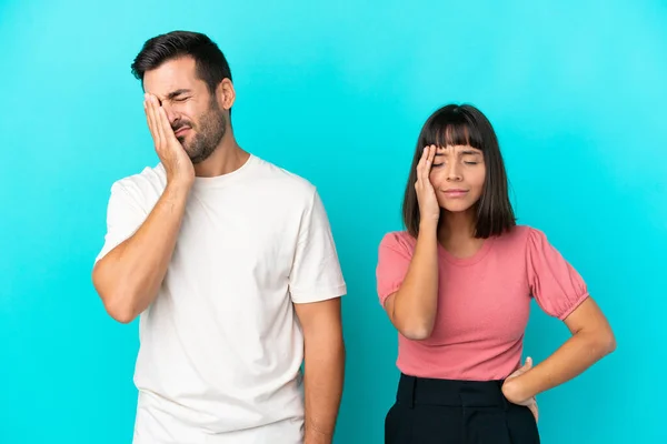 Junges Paar Isoliert Auf Blauem Hintergrund Unglücklich Und Frustriert Über — Stockfoto