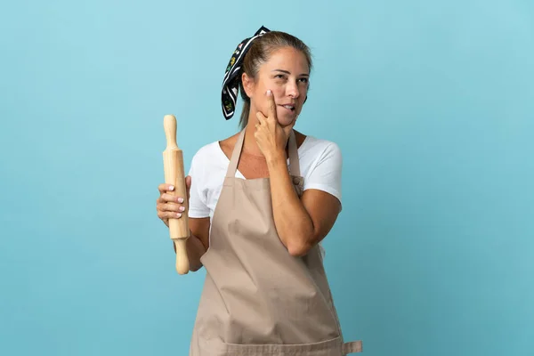Middelbare Leeftijd Vrouw Chef Kok Uniform Hebben Twijfels — Stockfoto