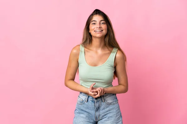 Jonge Kaukasische Vrouw Geïsoleerd Roze Achtergrond Lachen — Stockfoto