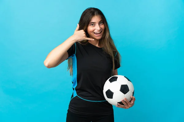 Jovem Jogador Futebol Mulher Isolada Fundo Azul Fazendo Gesto Telefone — Fotografia de Stock