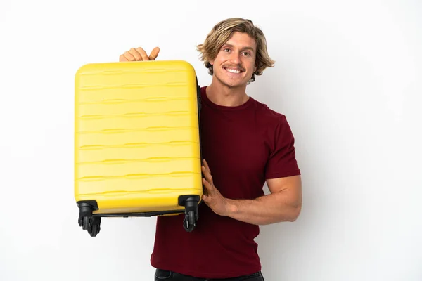 年轻的金发男子带着旅行箱 在白色背景下孤身一人度假 — 图库照片