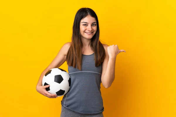 Young Football Player Woman Isolated Yellow Background Pointing Side Present — Stock Photo, Image