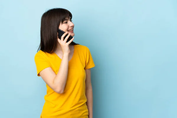 Teenager Ukrainian Girl Isolated Blue Background Keeping Conversation Mobile Phone — Stock Photo, Image