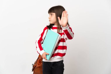 Beyaz arka planda izole edilmiş küçük kız dur hareketi yapıyor ve hayal kırıklığına uğruyor.