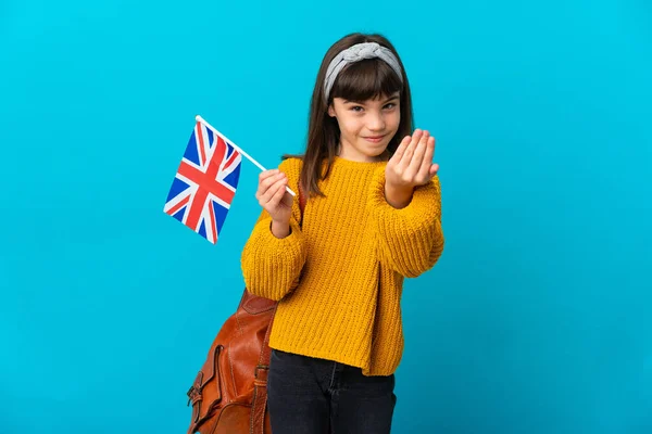 Dziewczynka Studiująca Angielski Odizolowana Niebieskim Tle Zapraszając Przyjścia Ręką Cieszę — Zdjęcie stockowe