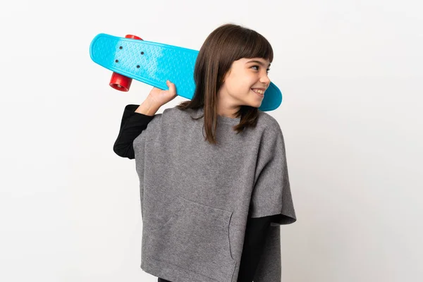 Маленькая Девочка Белом Фоне Скейтом — стоковое фото