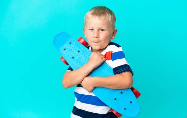 Küçük patenci Rus çocuk soyutlanmış arka planda