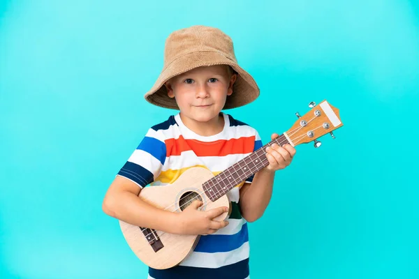 Petit Garçon Russe Avec Guitare Sur Fond Isolé — Photo