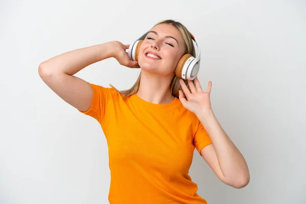 Νεαρή Καυκάσια Γυναίκα Απομονωμένη Λευκό Φόντο Ακούγοντας Μουσική — Φωτογραφία Αρχείου